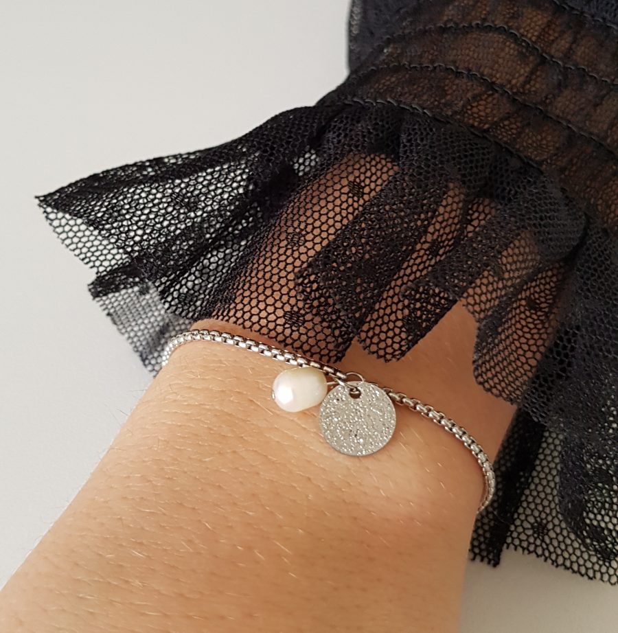 Bracelet argenté, pampille et perle naturelle d'eau douce