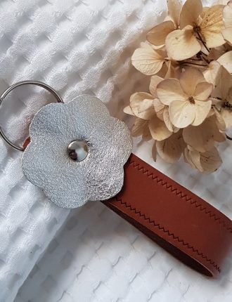 Porte clés fleur en cuir véritable